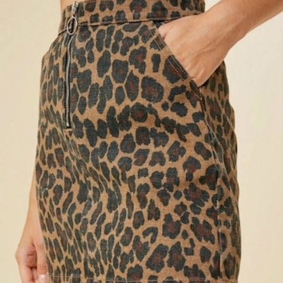 Leopard print denim skirt - Picture 2 of 6